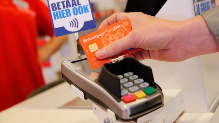 ING zet magneetstrip uit op betaalpassen, pinpas onbruikbaar in sommige landen