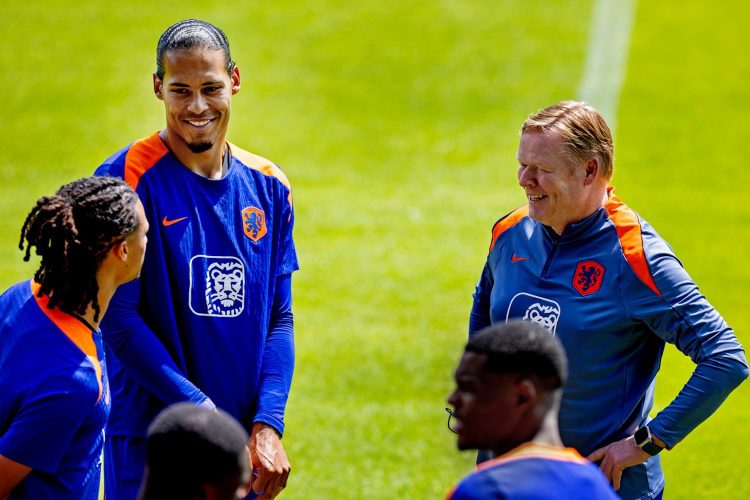 Oranje spelers beloven beterschap: ‘We moeten niet naar de staf kijken, maar naar onszelf’