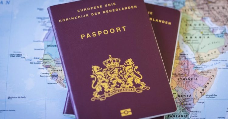 Fysiek paspoort verleden tijd: “Proef met digitaal app-paspoort geslaagd”