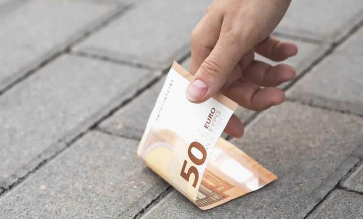 Heb je geld gevonden? Dit is wat je dan verplicht moet doen