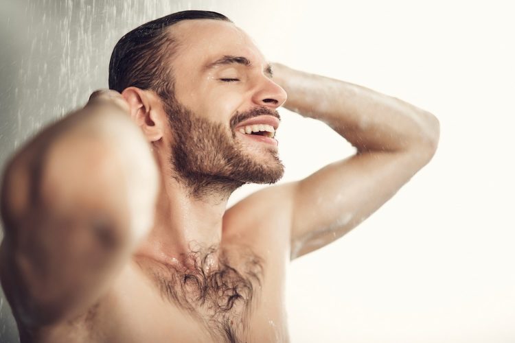 “Mijn moeder loopt regelmatig de badkamer in als ik aan het douchen ben”