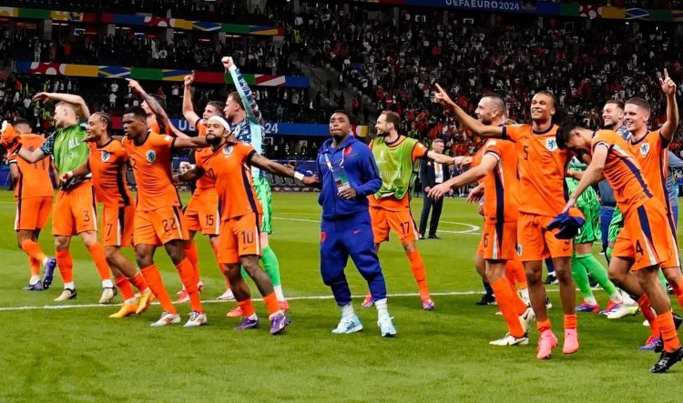 Oranjespeler is doodongelukkig en weigert mee te doen aan feestvreugde