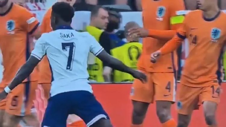 Bizarre beelden gelekt: de strafschop had nooit gegeven moeten worden