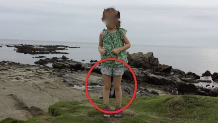 Vader maakt foto van dochter maar doet bizarre ontdekking