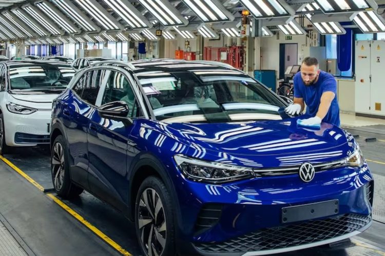 Volkswagen bedenkt zich en investeert 60 miljard in verbrandingsmotoren