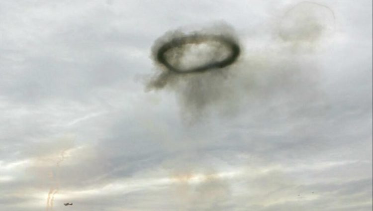 Mysterieuze zwarte ringen in de lucht boven Berlijn