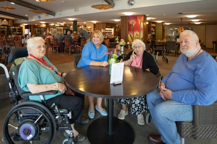 Zorginstelling vervangt restaurant door automaat: ‘Dit doe je hoogbejaarden toch niet aan?’