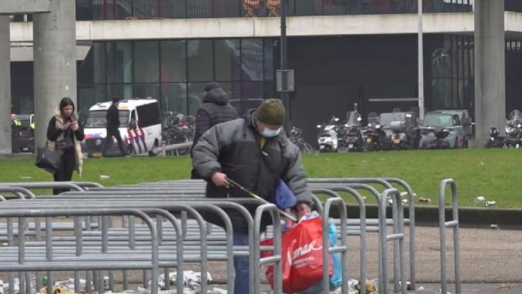 Rachid (48) vult uitkering aan met lege blikjes: “Al duizenden euro’s extra verdiend”