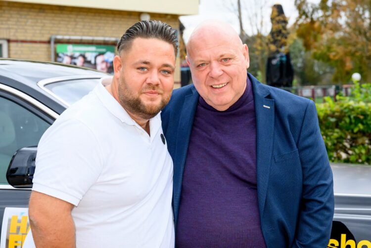 Mark Gillis is na ruim 2 maanden in het ziekenhuis vrij wel onherkenbaar