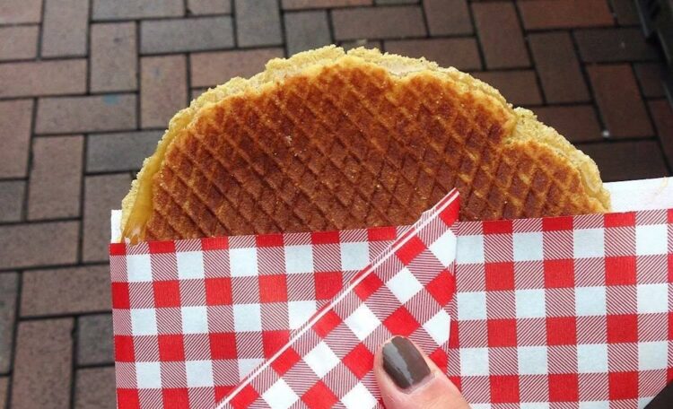 BIZAR: Dit betaal je voor 3 stroopwafels in Amsterdam anno 2024