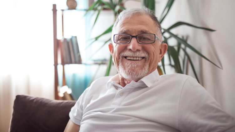 Hans (70): “Ik wil mijn huis aan mijn kleinkind schenken maar dat stuit op weerstand bij mijn kinderen.”