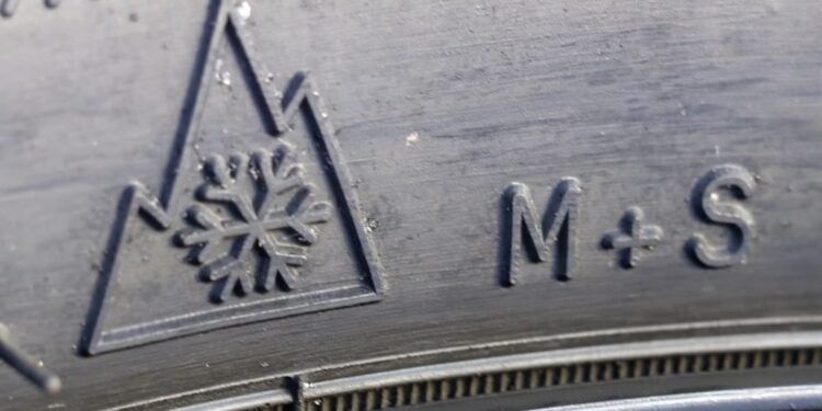 Rijd je nog op M+S-banden, let dan op: vanaf 1 oktober gelden er nieuwe regels