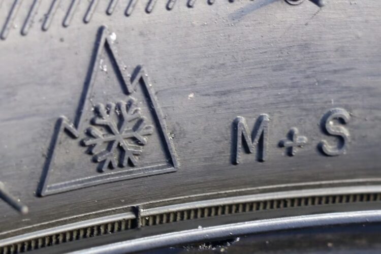 Rijd je nog op M+S-banden, let dan op: vanaf 1 oktober gelden er nieuwe regels