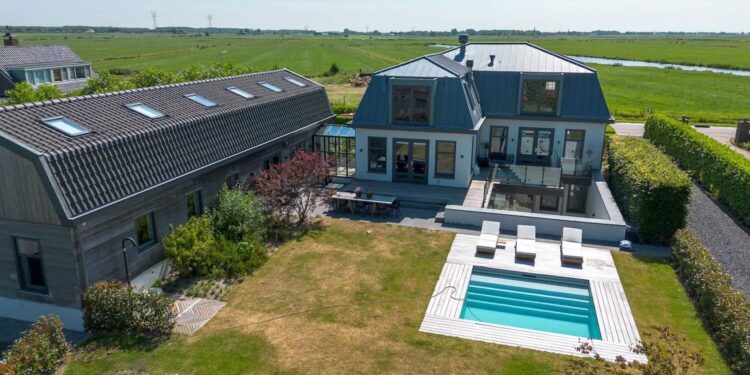 Luxe villa van Fajah Lourens is een waar hoofdpijndossier en verlaagt vraagprijs opnieuw