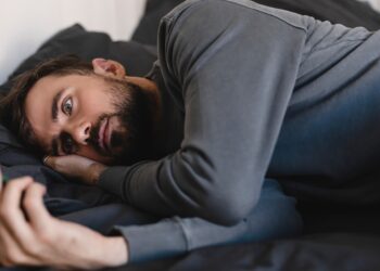Stefan (25): “Mijn vader bezwangerde mijn vrouw, en nu verwacht ze een tweeling.”