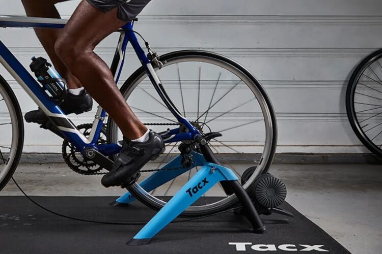 Fietsliefhebbers opgelet: “Action komt met deze praktische indoor fietstrainer”