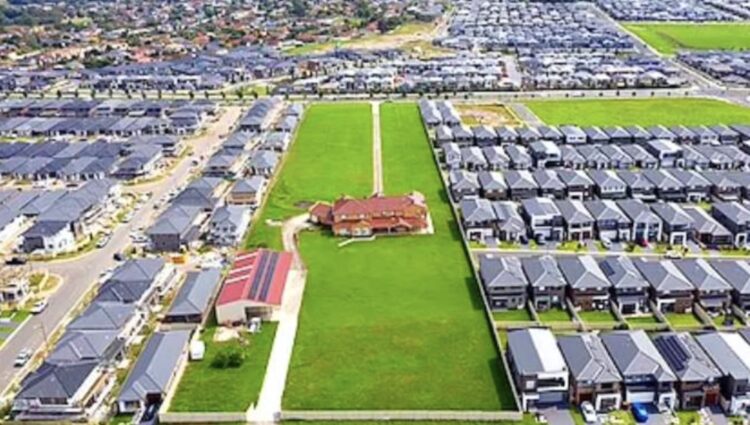 Familie wil ondanks bod van 37 miljoen niet verhuizen: huis ingeklemd tussen nieuwbouw