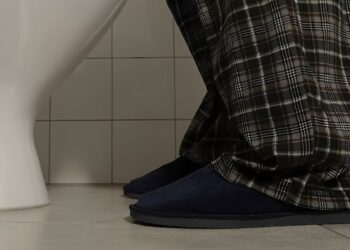 Uroloog deelt onwijs handige tip waardoor je ‘s nachts nooit meer hoeft te plassen