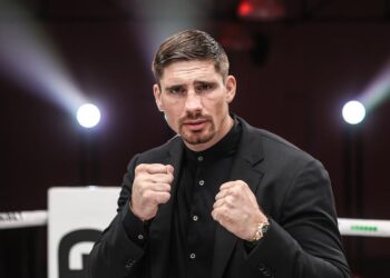 Rico Verhoeven maakt opnieuw indruk en pronkt met zijn exclusieve SUV