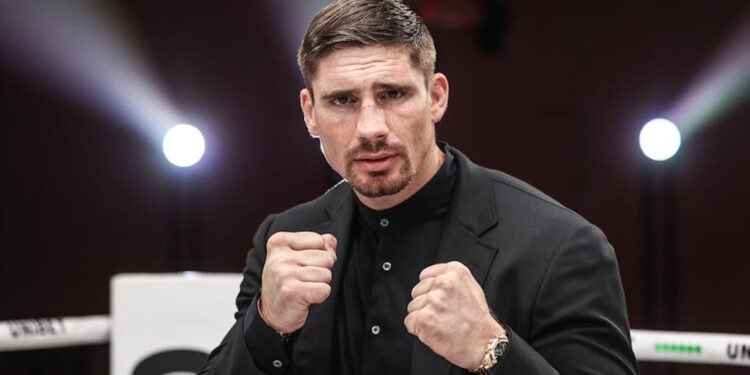 Rico Verhoeven maakt opnieuw indruk en pronkt met zijn exclusieve SUV