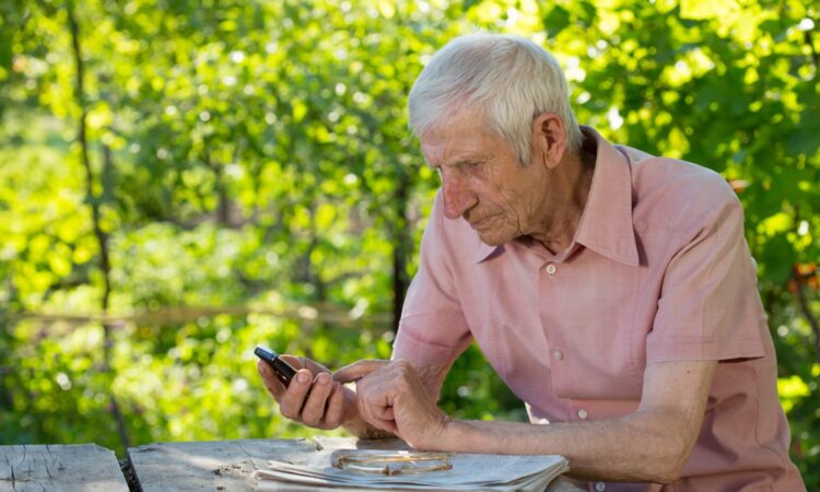 Een dierbare overleden? Zo kun je hun sociale media-accounts verwijderen