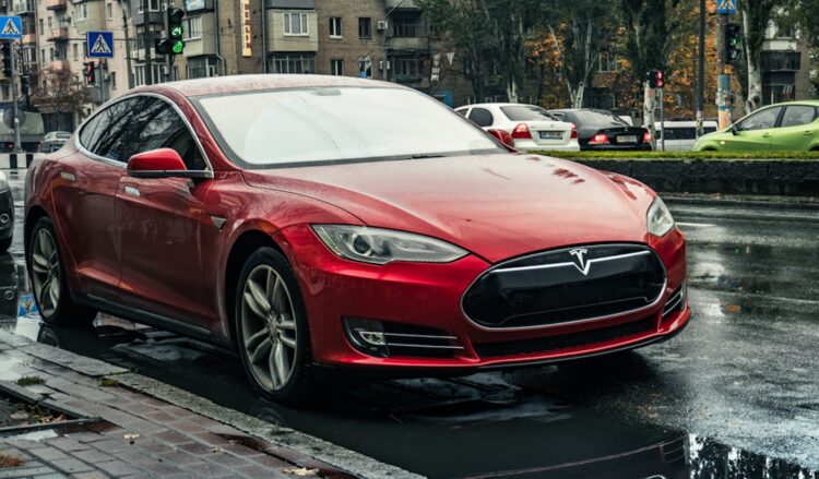 Theo (36): “Mijn buurman rijdt elektrisch en kijkt me scheef aan omdat ik nog benzine rijd.”