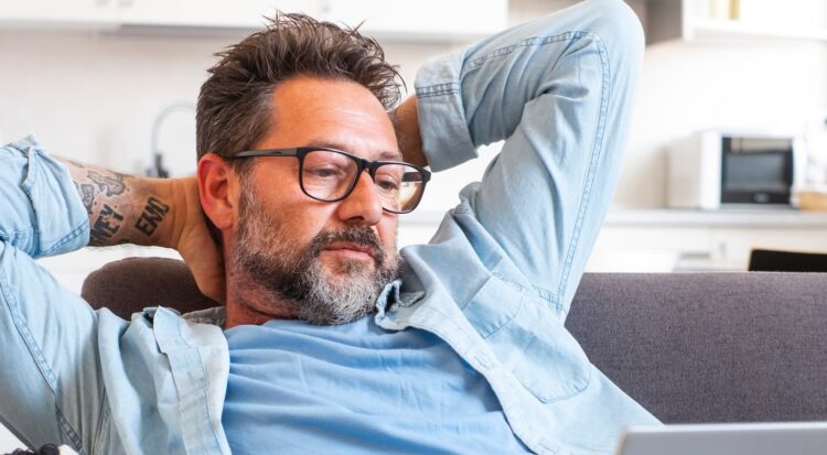 Bijstandsmoeder Hans wil meer geld: “Uitkering is veel te laag om leuke dingen van te doen”