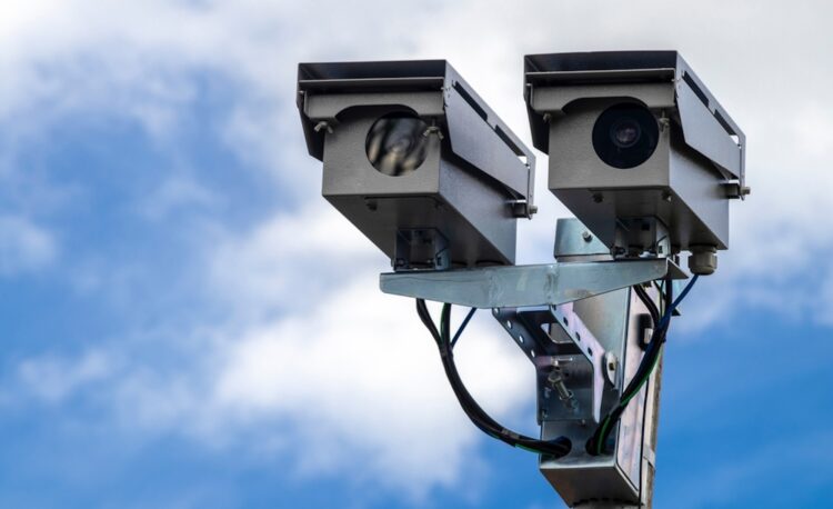 Lex rijdt 9 km te snel naar stervende zoon en krijgt een boete: “Totaal geen begrip”