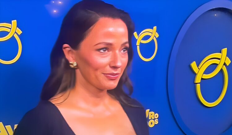 Vandaag Inside-mannen raken niet uitgepraat over het opvallende decolleté van Anke de Jong tijdens het Televizier-Gala