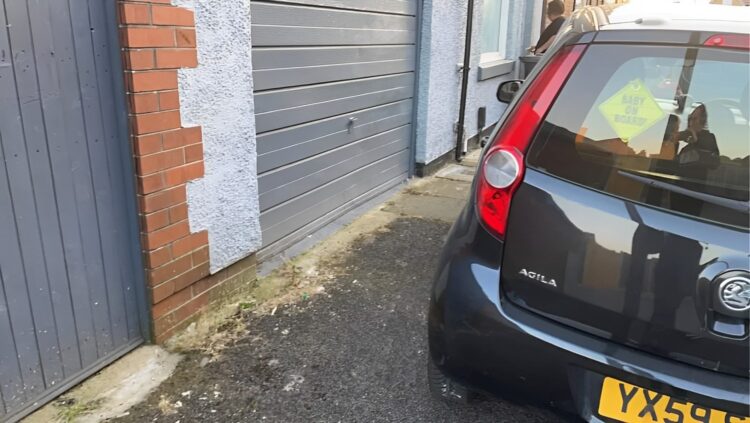 “Mijn buren gebruiken mijn oprit als openbare parkeerplaats” – wat kan ik doen?”