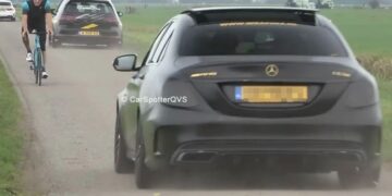Jongen in Mercedes AMG C 63 heeft het duidelijk niet zo op wielrenners