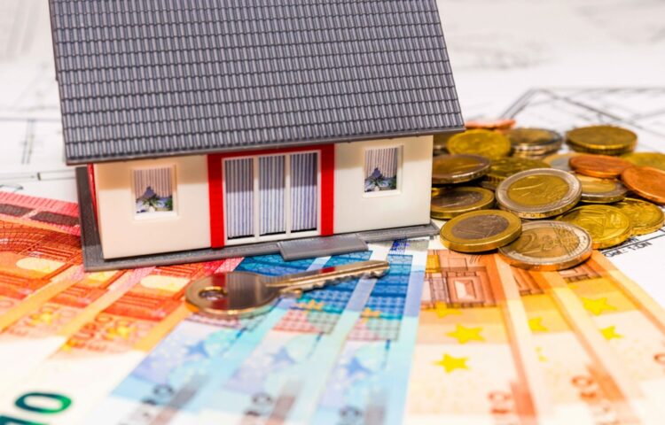 Verzekeraars waarschuwen voor risico’s van contant geld in huis halen