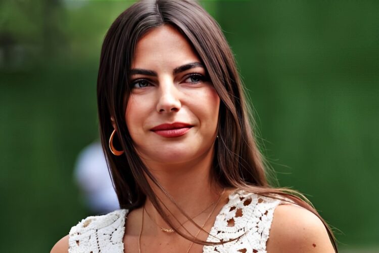 Kelly Piquet maakt excuses voor zwangerschapsaankondiging: “Erg pijnlijk”