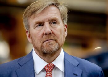 ‘Willem-Alexander is er klaar mee en neemt drastische stappen na onthulling Evert Santegoeds.’
