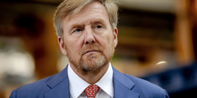 ‘Willem-Alexander is er klaar mee en neemt drastische stappen na onthulling Evert Santegoeds.’