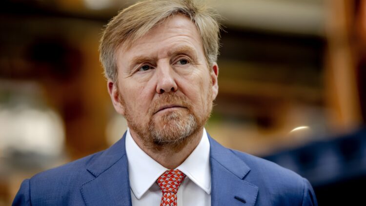 ‘Willem-Alexander is er klaar mee en neemt drastische stappen na onthulling Evert Santegoeds.’