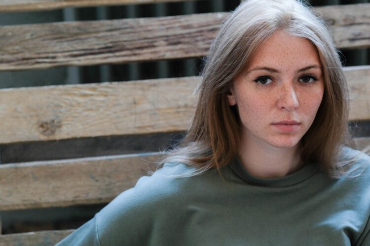 Nora (27): “Mijn ouders zijn rijk, maar weigeren mijn schulden af te betalen”