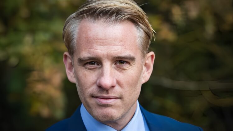 Dit is de knappe vriendin van Art Roojiakkers