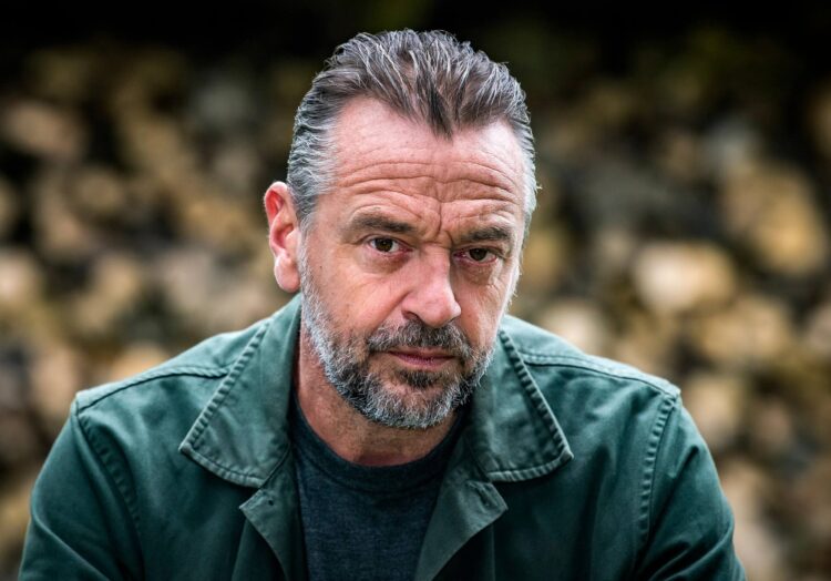 Acteur Tom Waes geeft grove fout toe na ernstig auto-ongeluk: ‘Niet te vergeven’