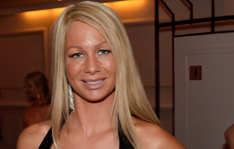 Samantha de Jong (Barbie) onherkenbaar na vreselijk heftige gezichtsbehandeling