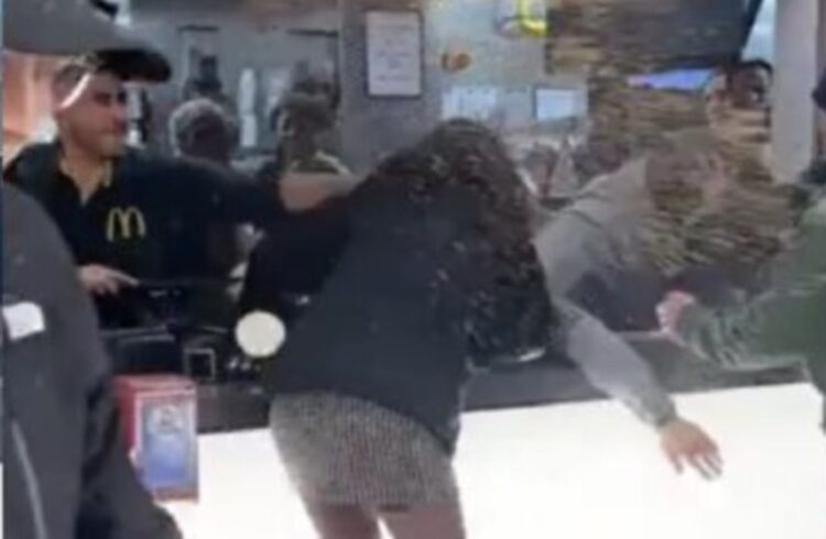 Ruzie bij McDonald’s loopt volledig uit de hand wat resulteert in een chaotische foodfight
