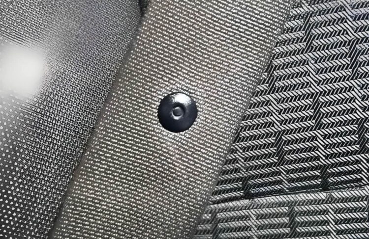 Waar dient het kleine knopje op de veiligheidsgordel voor.. Bijna niemand weet het!