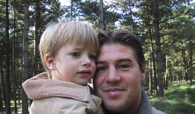 Zoon Martijn Krabbé reageert op aangrijpend nieuws en eert bonusmoeder