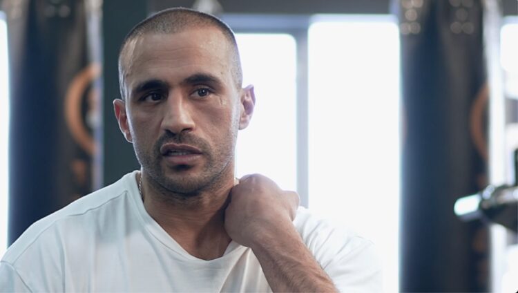 ZIEN: Badr Hari emotioneel na vrijlating: ‘Dat gun ik geen enkele vader’