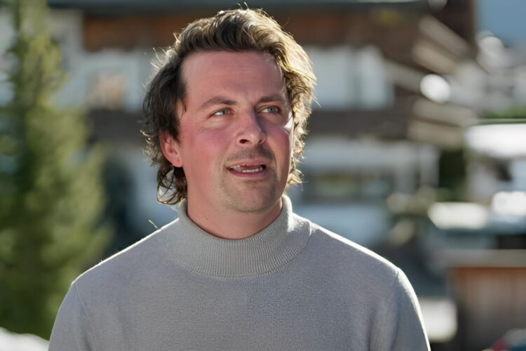 Winter Vol Liefde-Mike heeft nu een vriendin, en zij is behoorlijk bekend