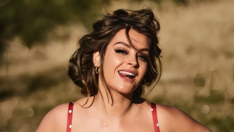 Vrijgezelle Miljuschka Witzenhausen straalt in bikini en laat zien wat ze in huis heeft