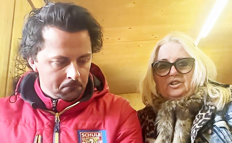 Moeder Mike wordt snoeihard afgefikt door Shownieuws panel “Dit zegt alles!”