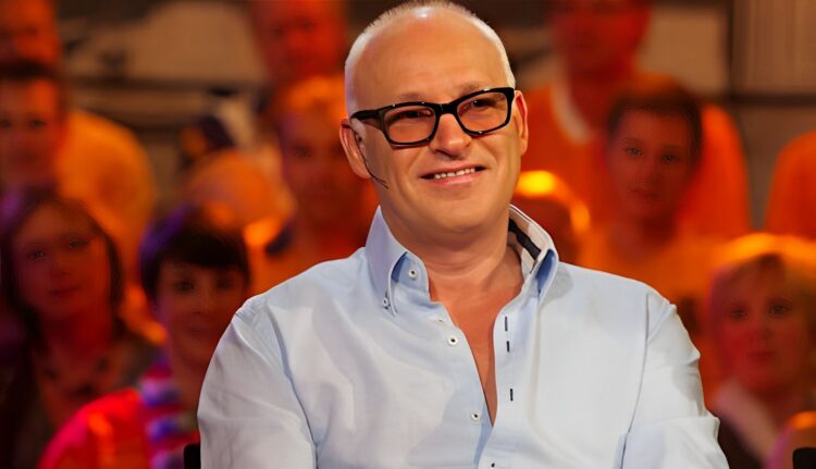 ‘Zoon René Van der Gijp deelt ingrijpend nieuws over zijn vader’