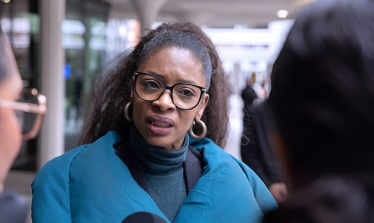 Verontrustend nieuws over de gezondheidstoestand van Sylvana Simons: “Fans vrezen het ergste”