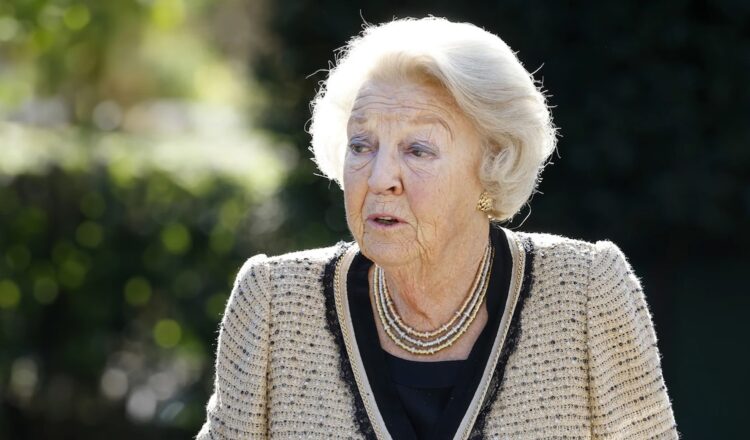Prinses Beatrix op het nippertje aan de dood ontsnapt: ‘Levensgevaarlijke situatie’